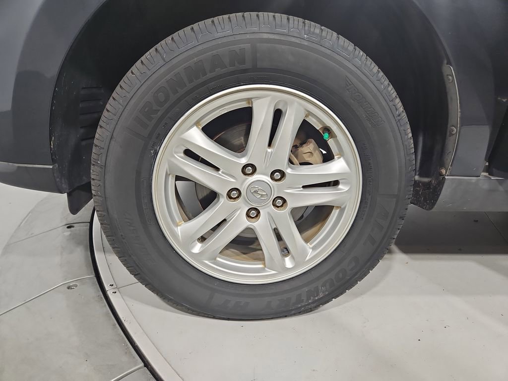 Used 2011 Hyundai Santa Fe GLS image 25