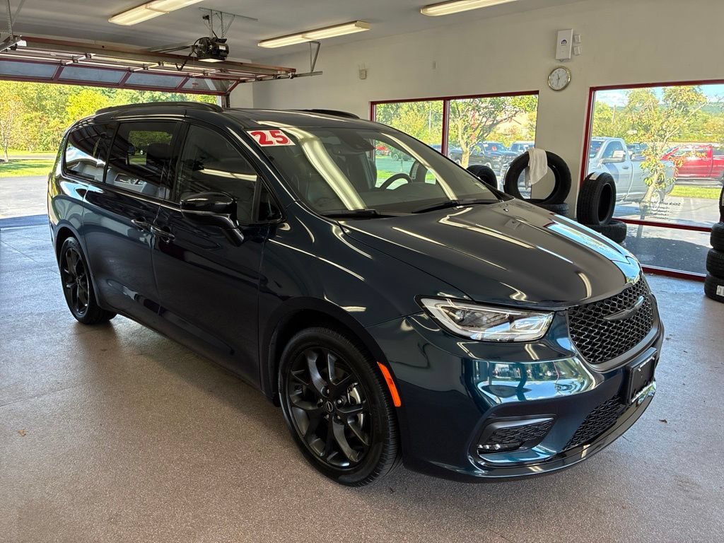 Certified 2025 Chrysler Pacifica Limited