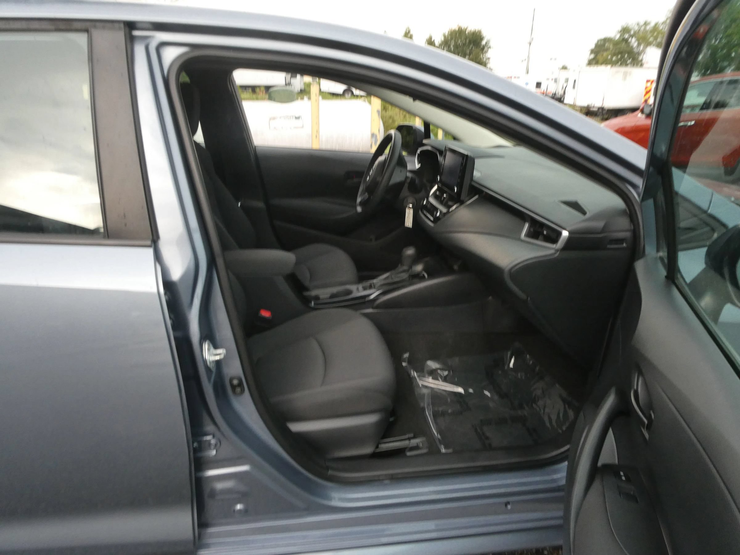 Used 2022 Toyota Corolla LE FWD image 22