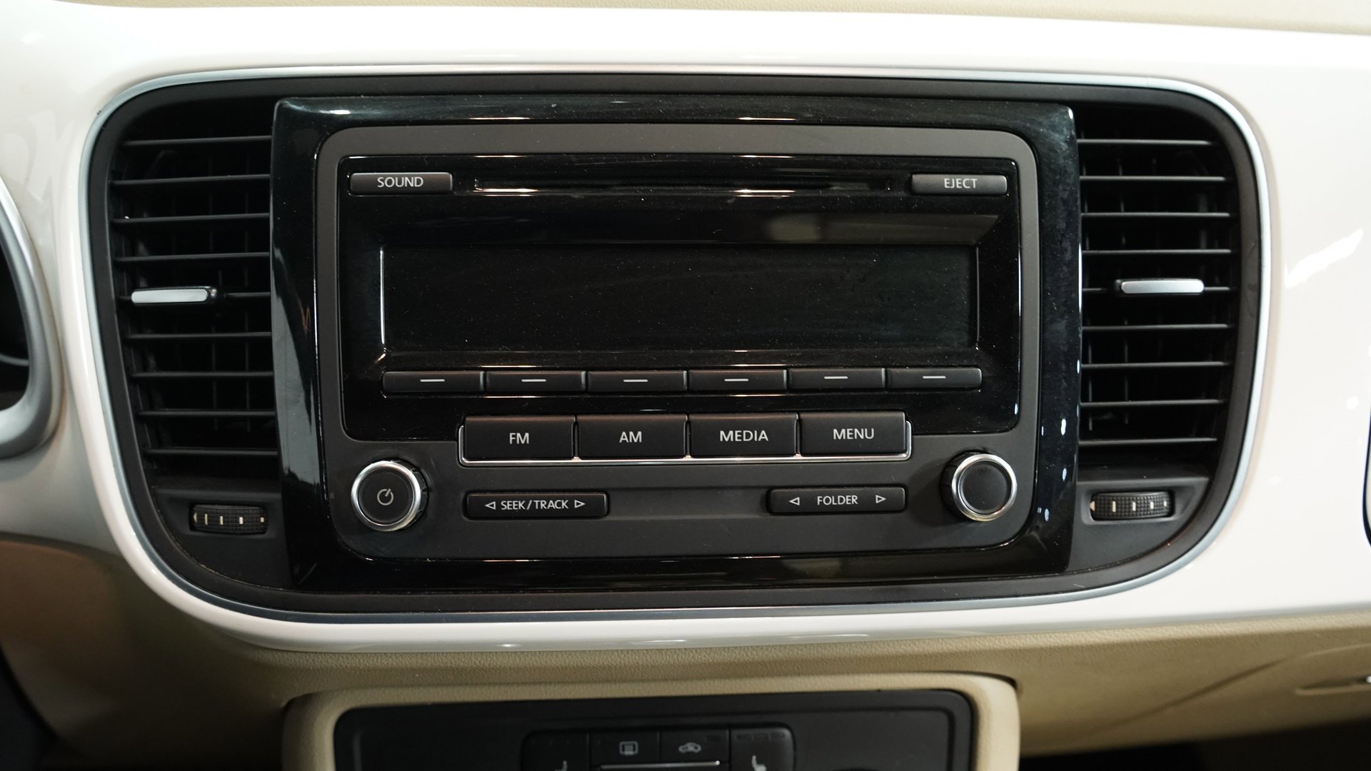 Used 2014 Volkswagen Beetle 1.8T image 33