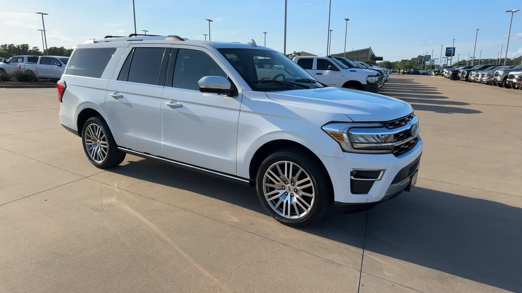 Used 2024 Ford Expedition Max Limited AWD/4WD image 3