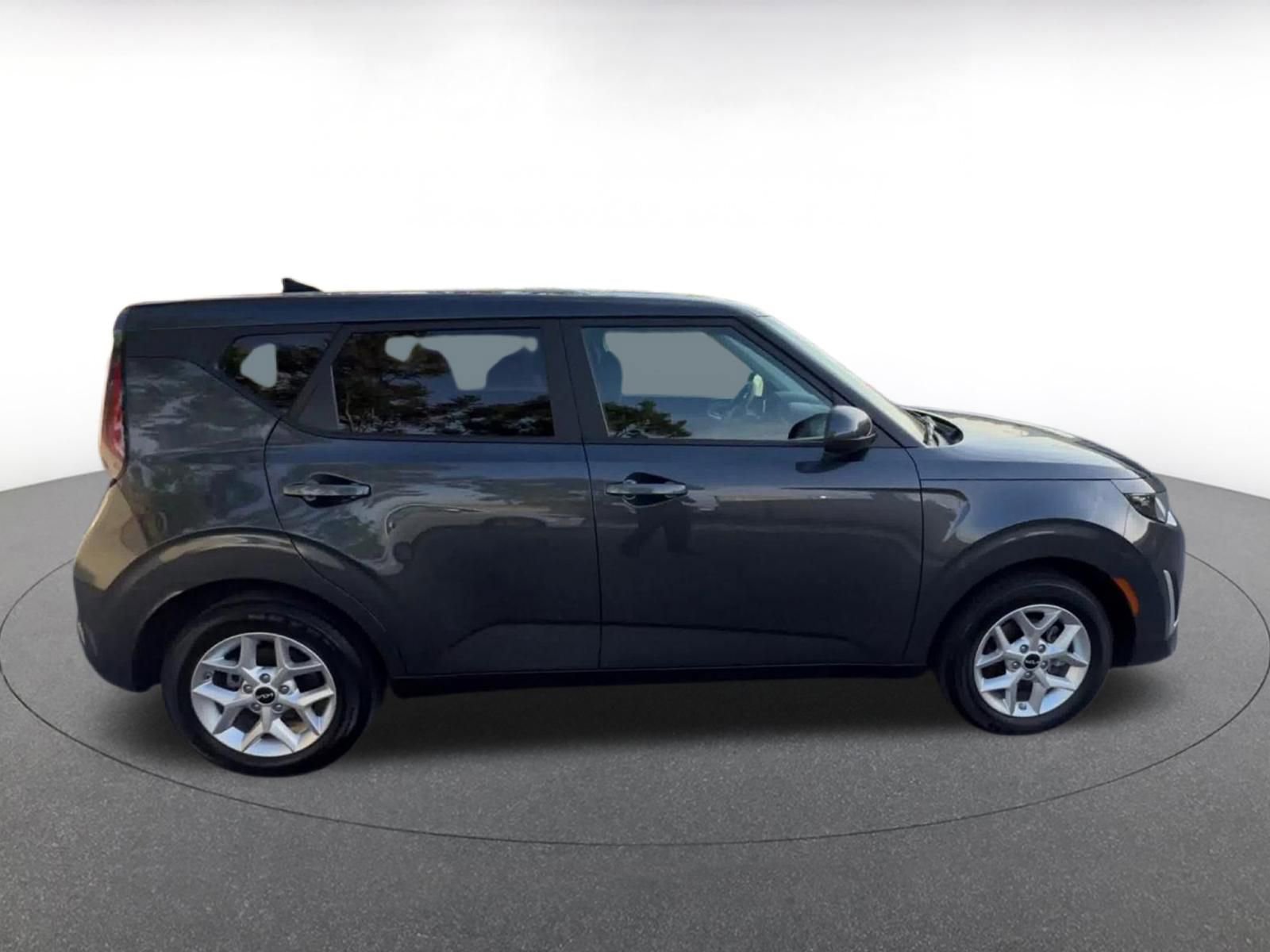 Used 2025 Kia Soul LX w/ LX Technology Package image 16