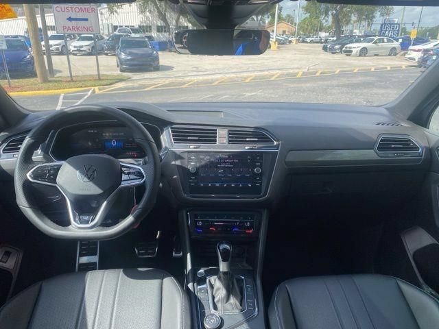 Used 2024 Volkswagen Tiguan SE R-Line AWD/4WD image 9