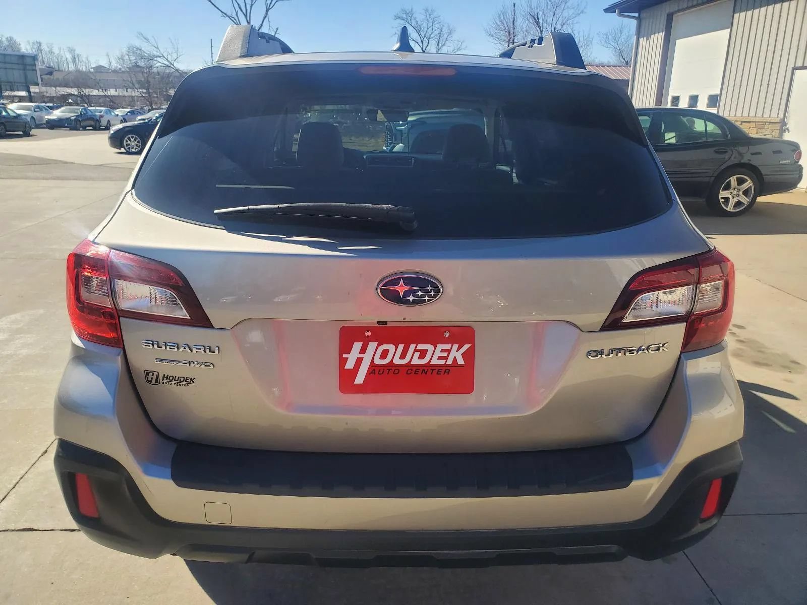 Used 2018 Subaru Outback 2.5i Premium AWD/4WD image 5