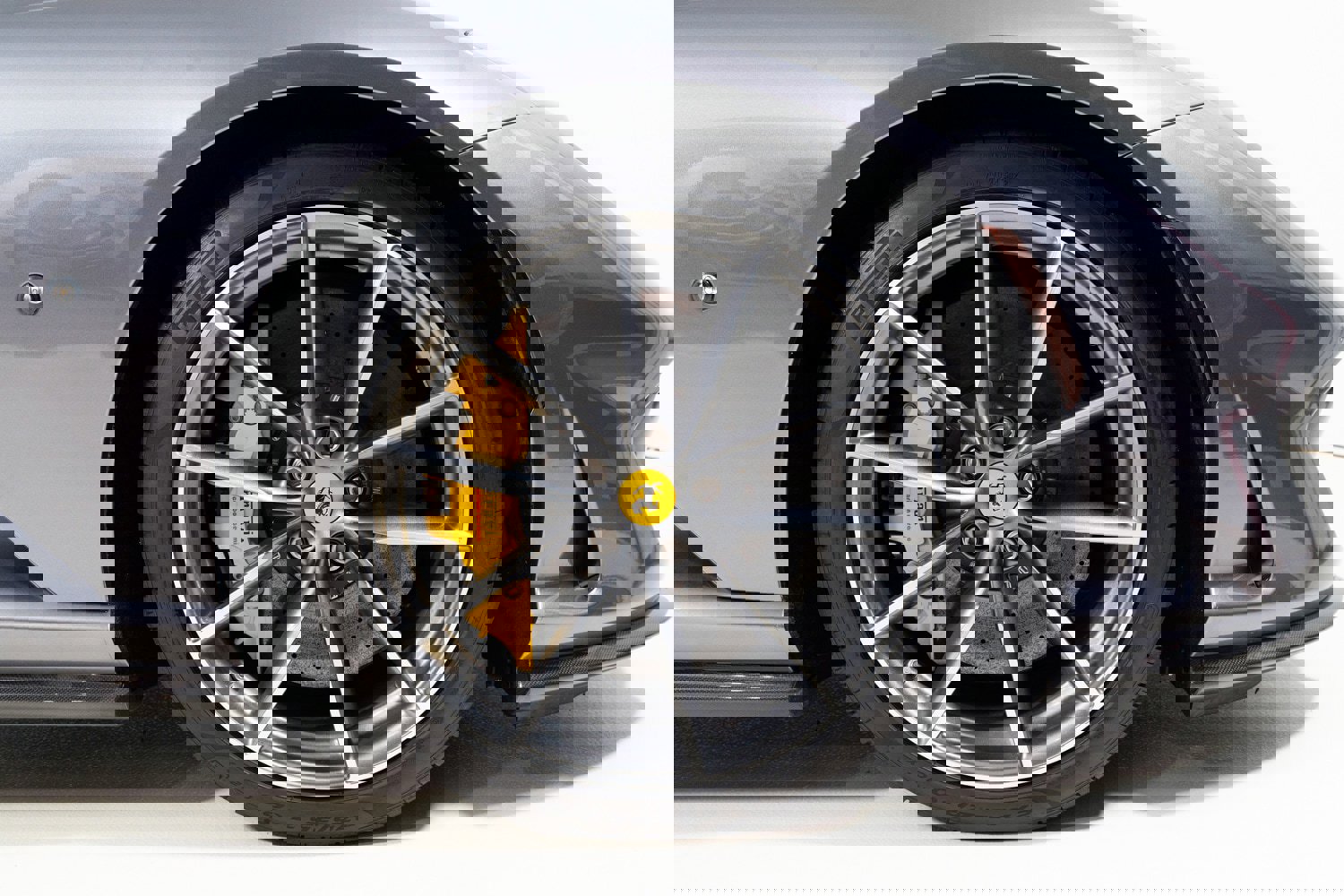 Used 2023 Ferrari 812 GTS image 32