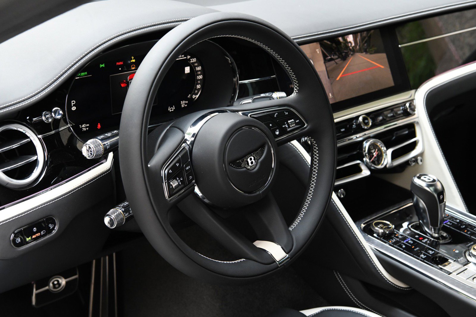 New 2025 Bentley Flying Spur Plug-In Hybrid image 14