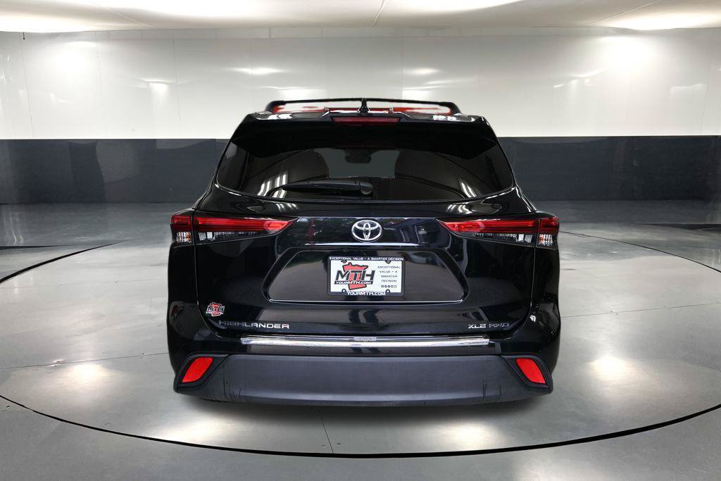 Used 2023 Toyota Highlander XLE AWD/4WD image 5