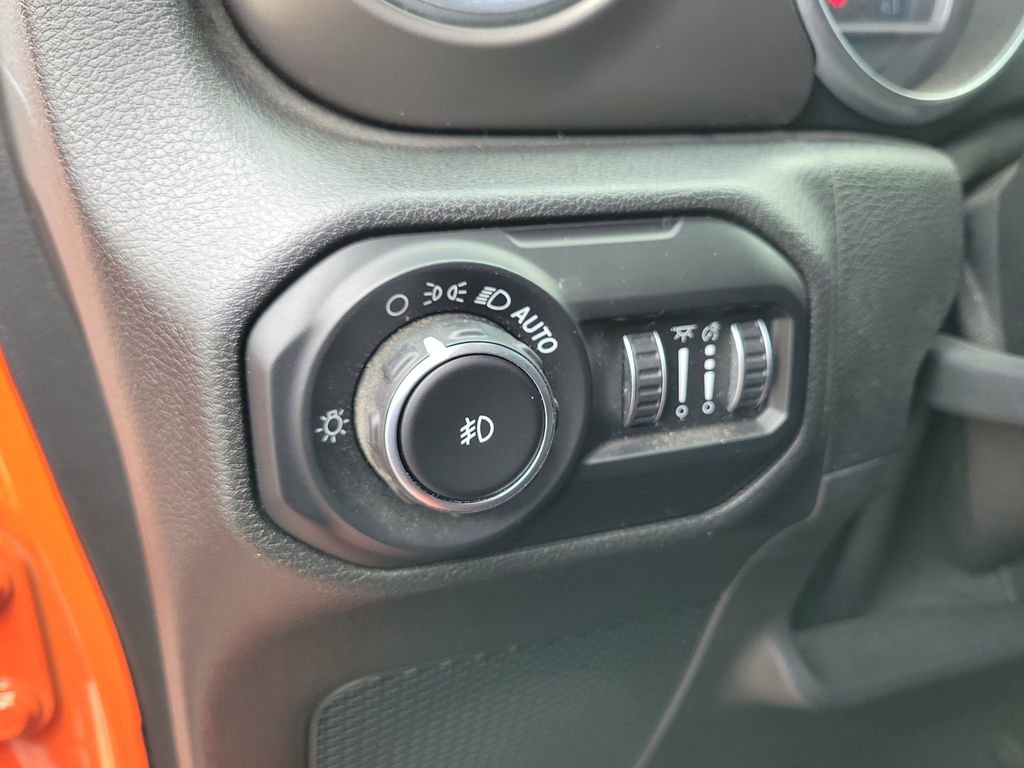 Used 2018 Jeep Wrangler Rubicon AWD/4WD image 15