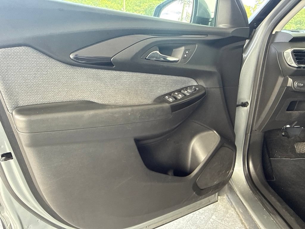 Used 2023 Chevrolet TrailBlazer LT FWD image 25