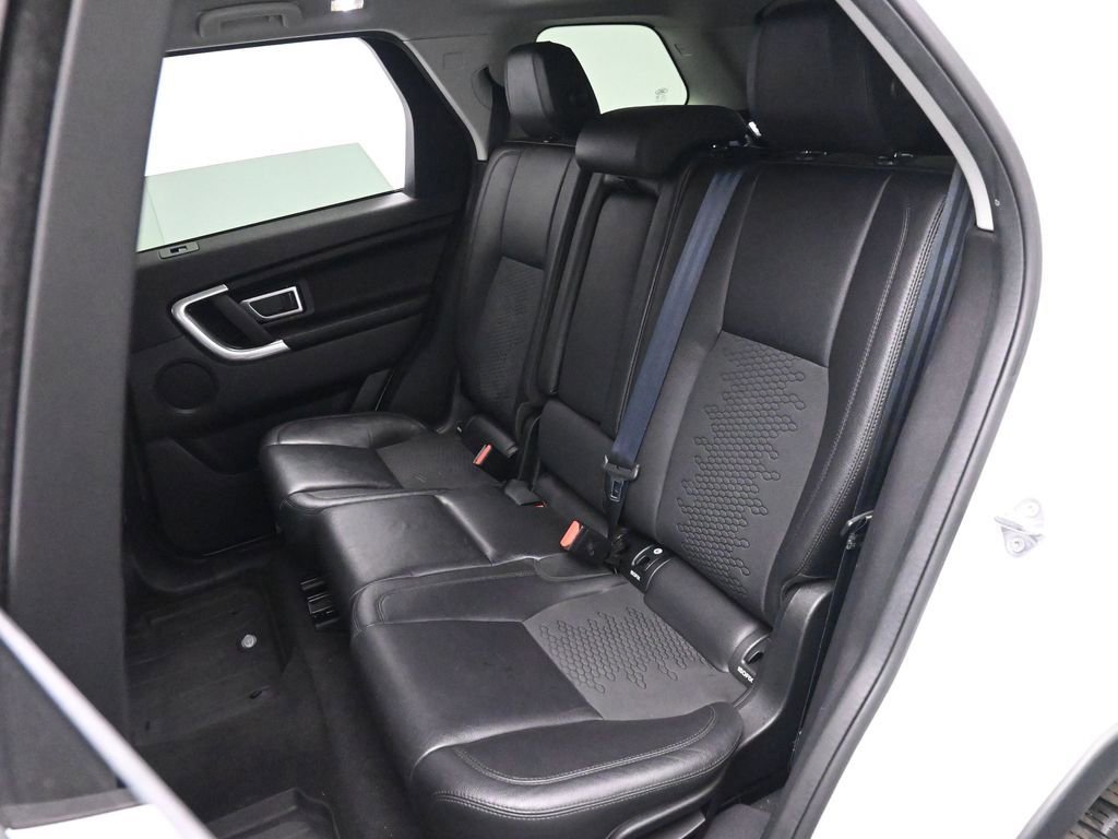 Used 2016 Land Rover Discovery Sport SE image 16