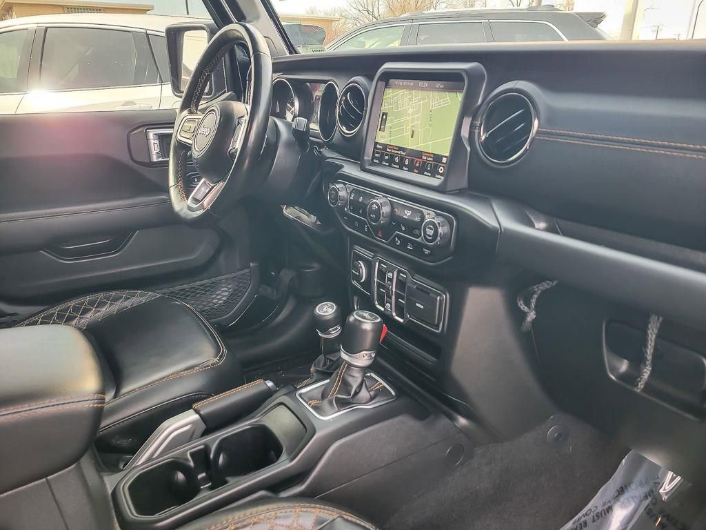 Used 2022 Jeep Wrangler Unlimited Sahara AWD/4WD image 23