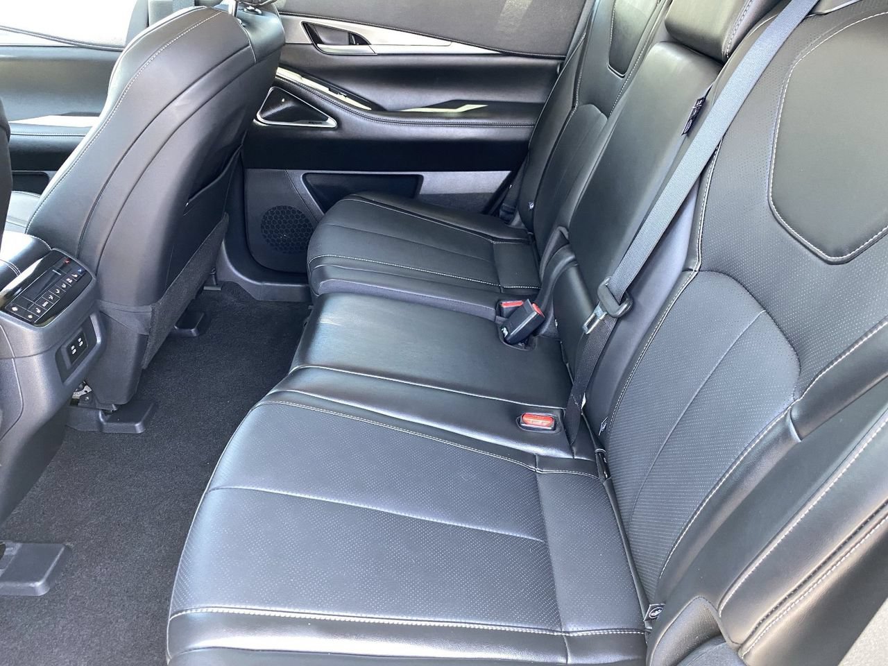 Certified 2026 INFINITI QX60 Luxe w/ Cargo Package FWD image 15