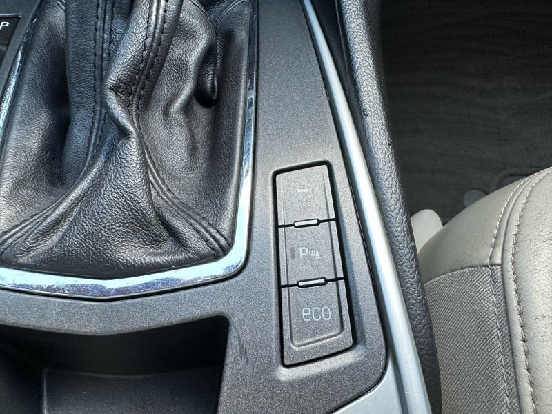 Used 2012 Cadillac SRX Luxury FWD image 22