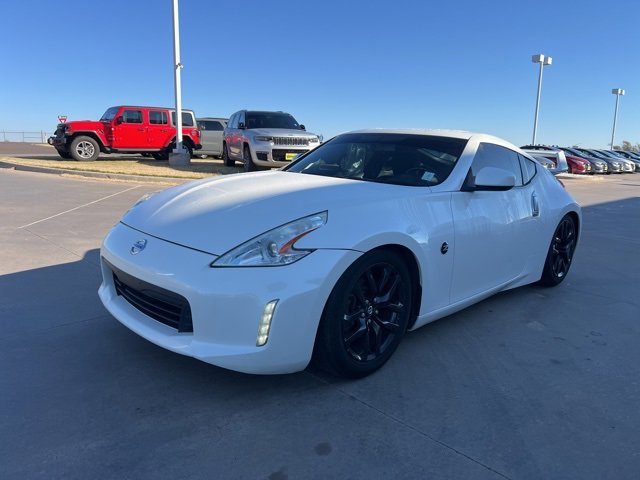 Used 2017 Nissan 370Z w/ Sport Package image 3
