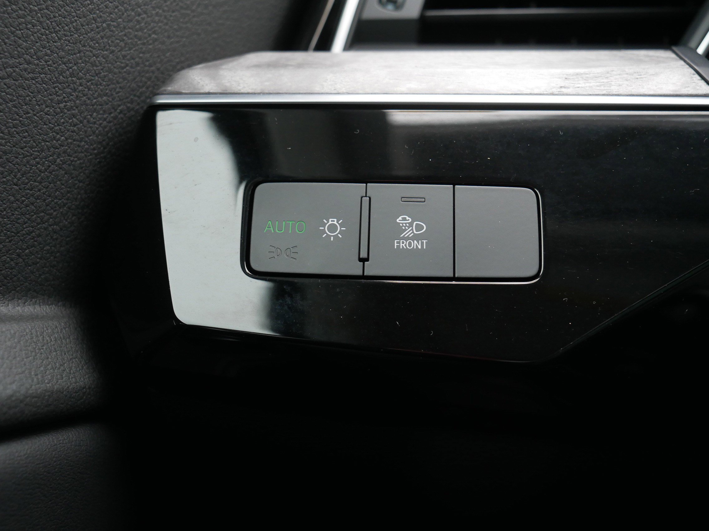 Used 2021 Audi e-tron Premium w/ Convenience Plus Package image 26