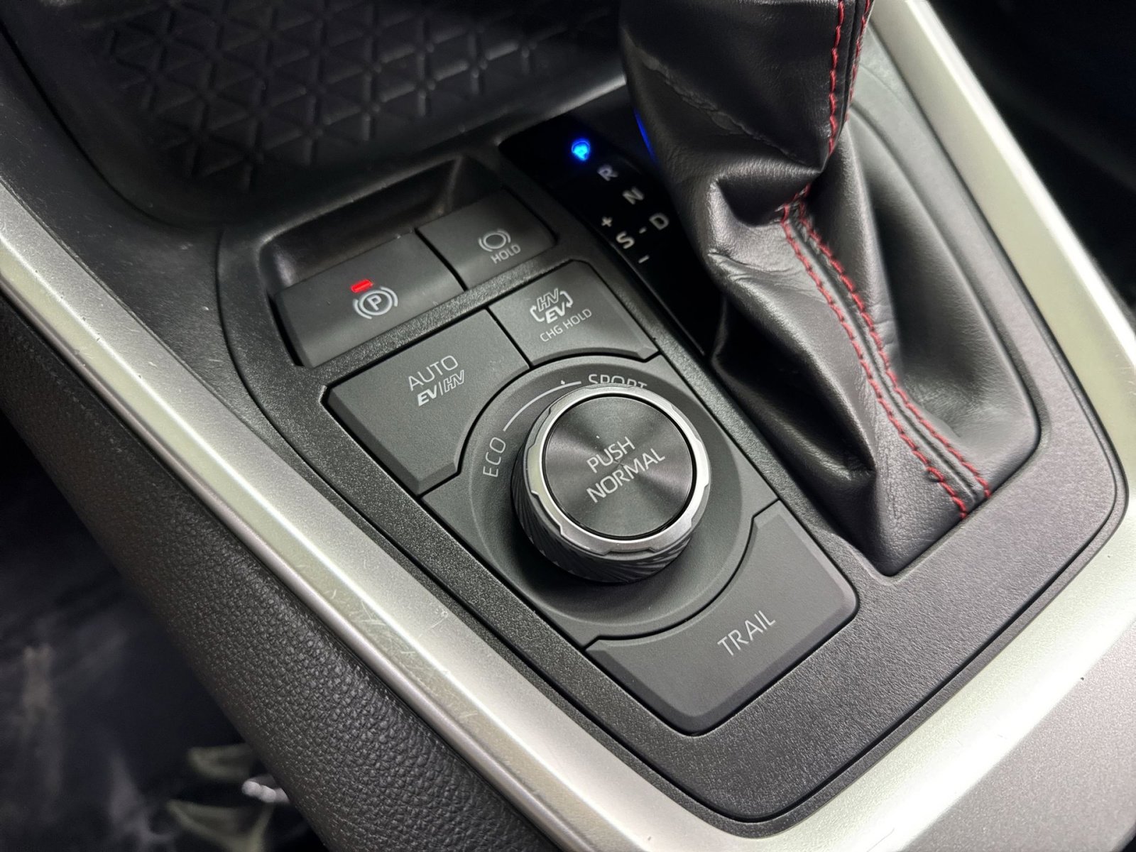 Used 2024 Toyota RAV4 SE image 36