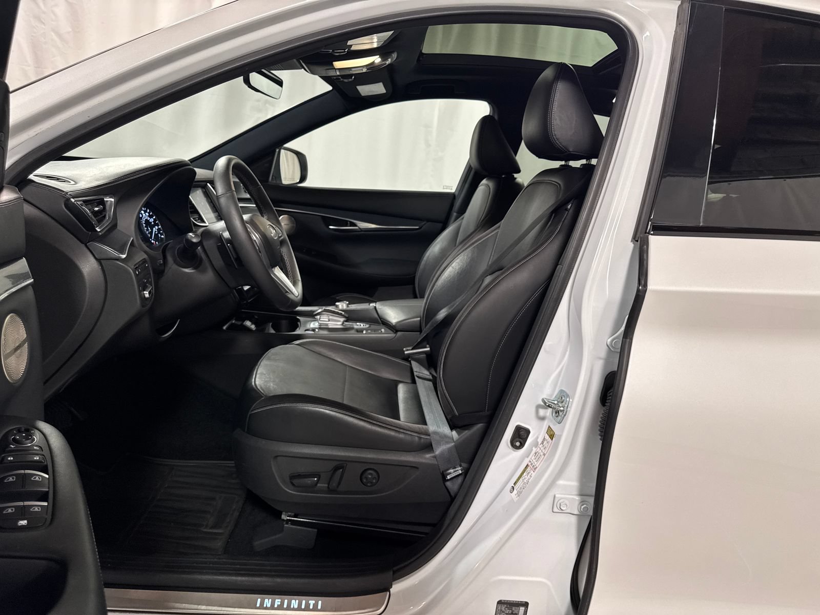 Certified 2023 INFINITI QX50 Sport AWD/4WD image 3