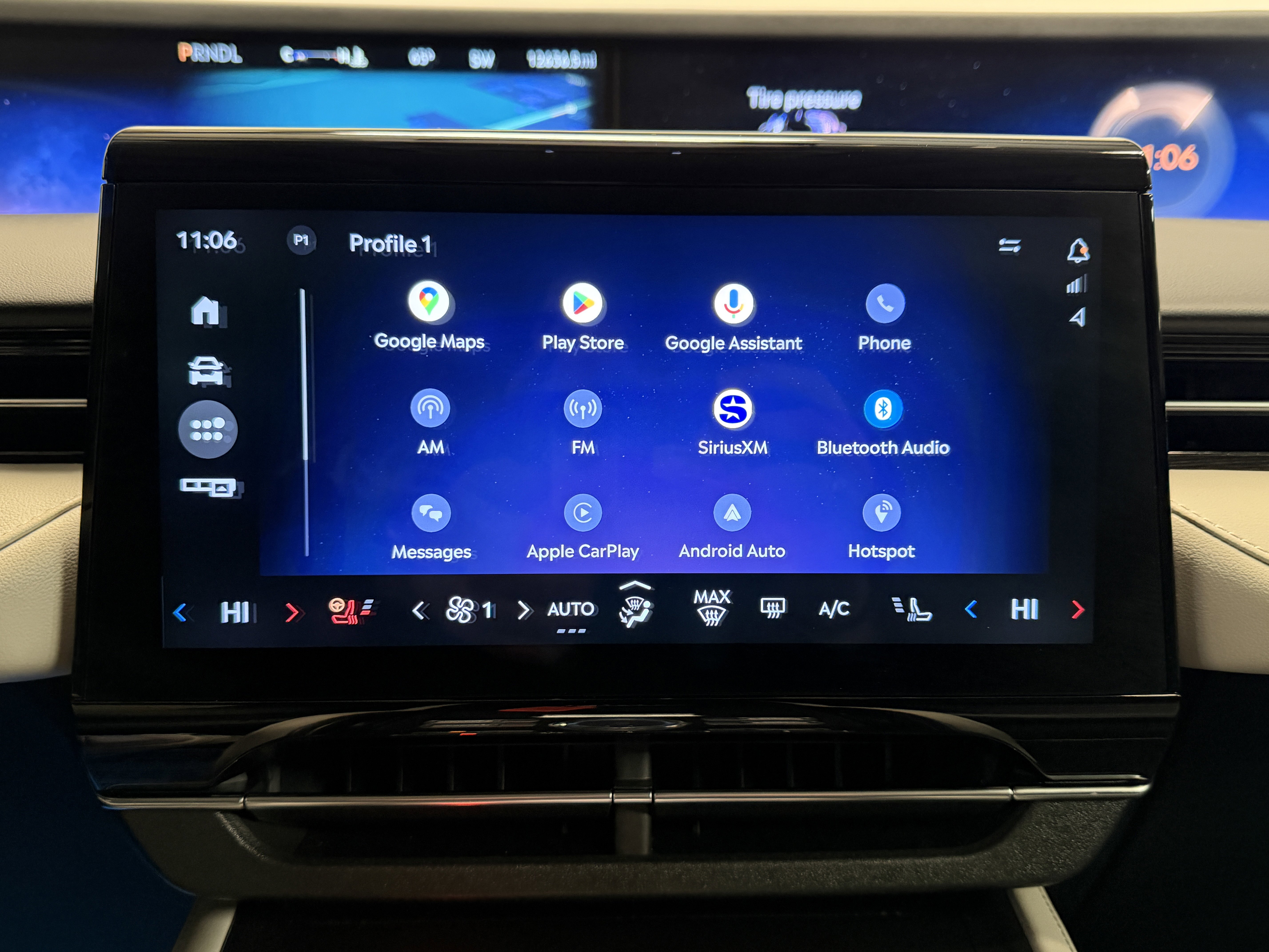 Used 2025 Lincoln Nautilus Reserve image 11