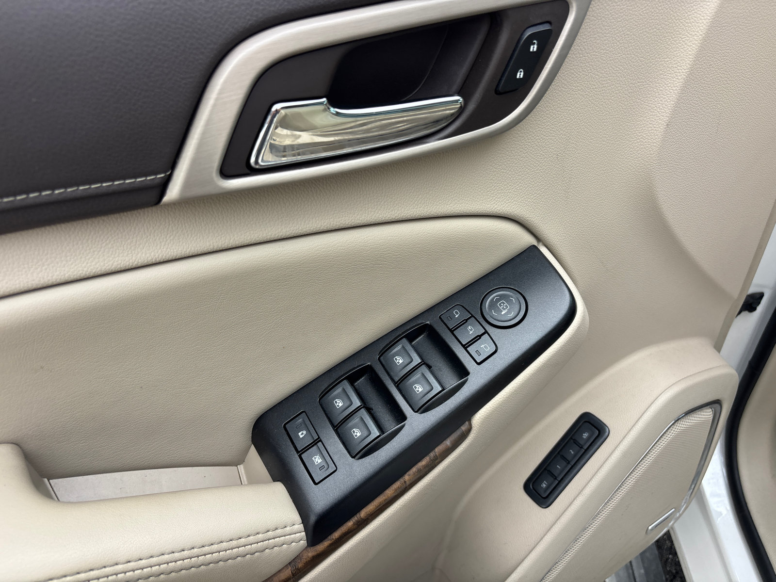 Used 2019 GMC Yukon Denali w/ Denali Ultimate Package AWD/4WD image 12