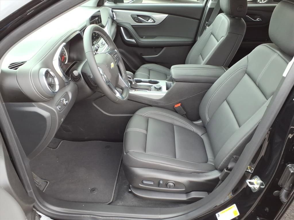New 2025 Chevrolet Blazer LT w/ LPO, Black Grille Bar Package image 5