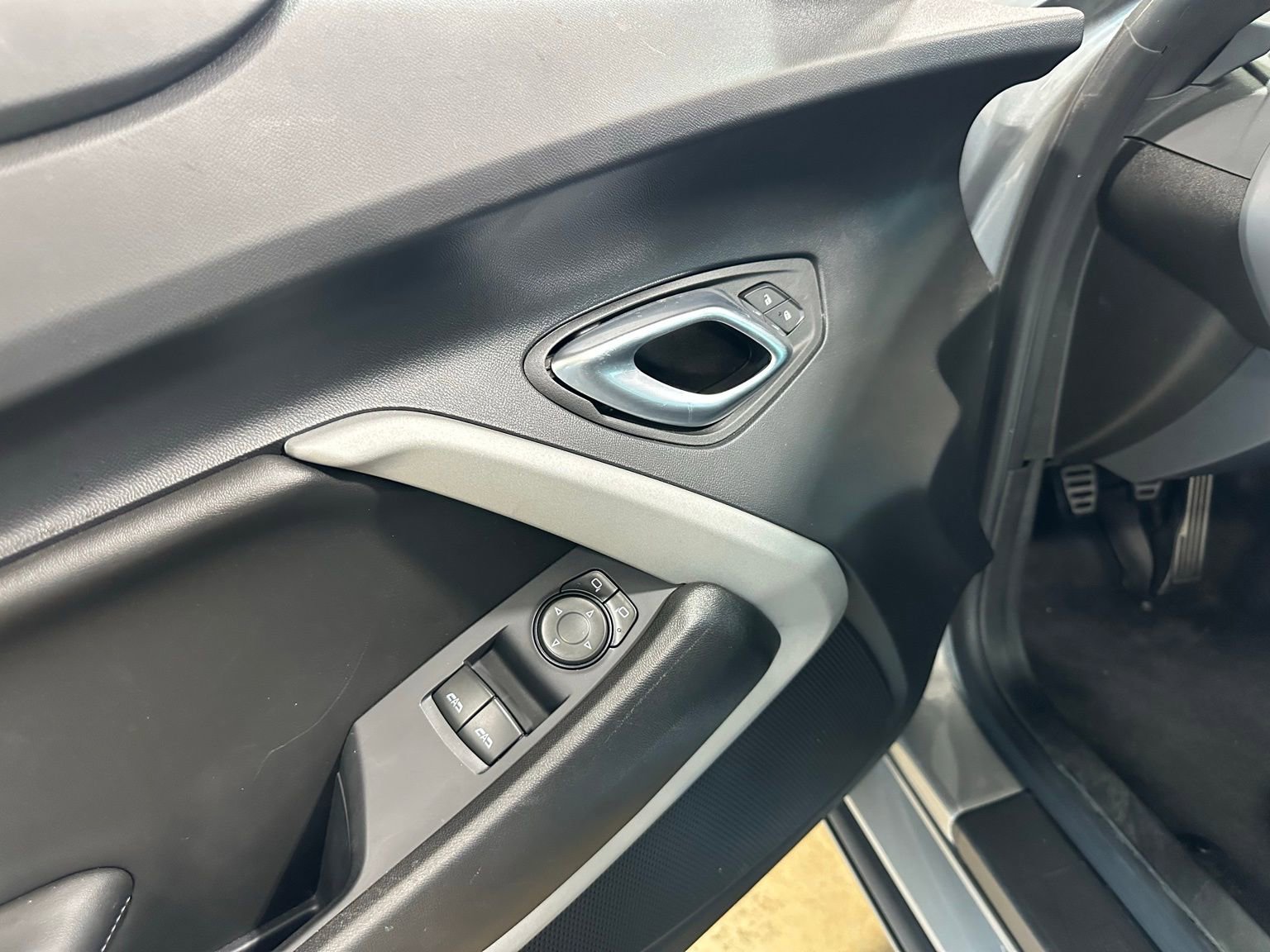 Used 2023 Chevrolet Camaro LT RWD image 11