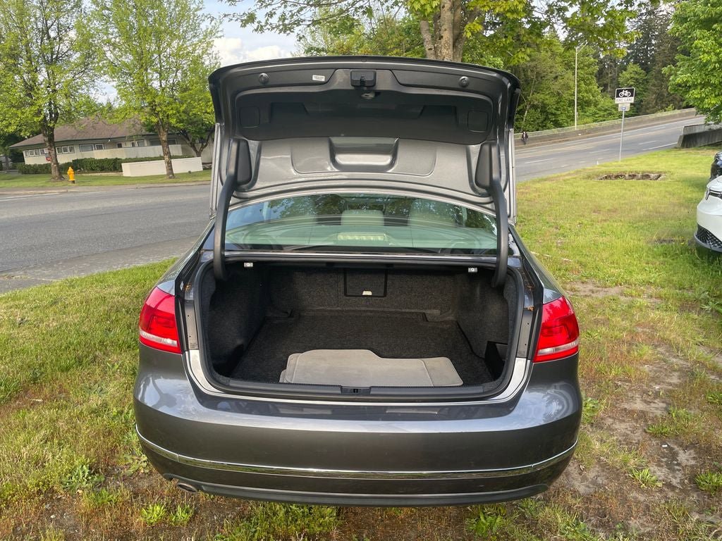 Used 2013 Volkswagen Passat TDI SEL Premium FWD image 11