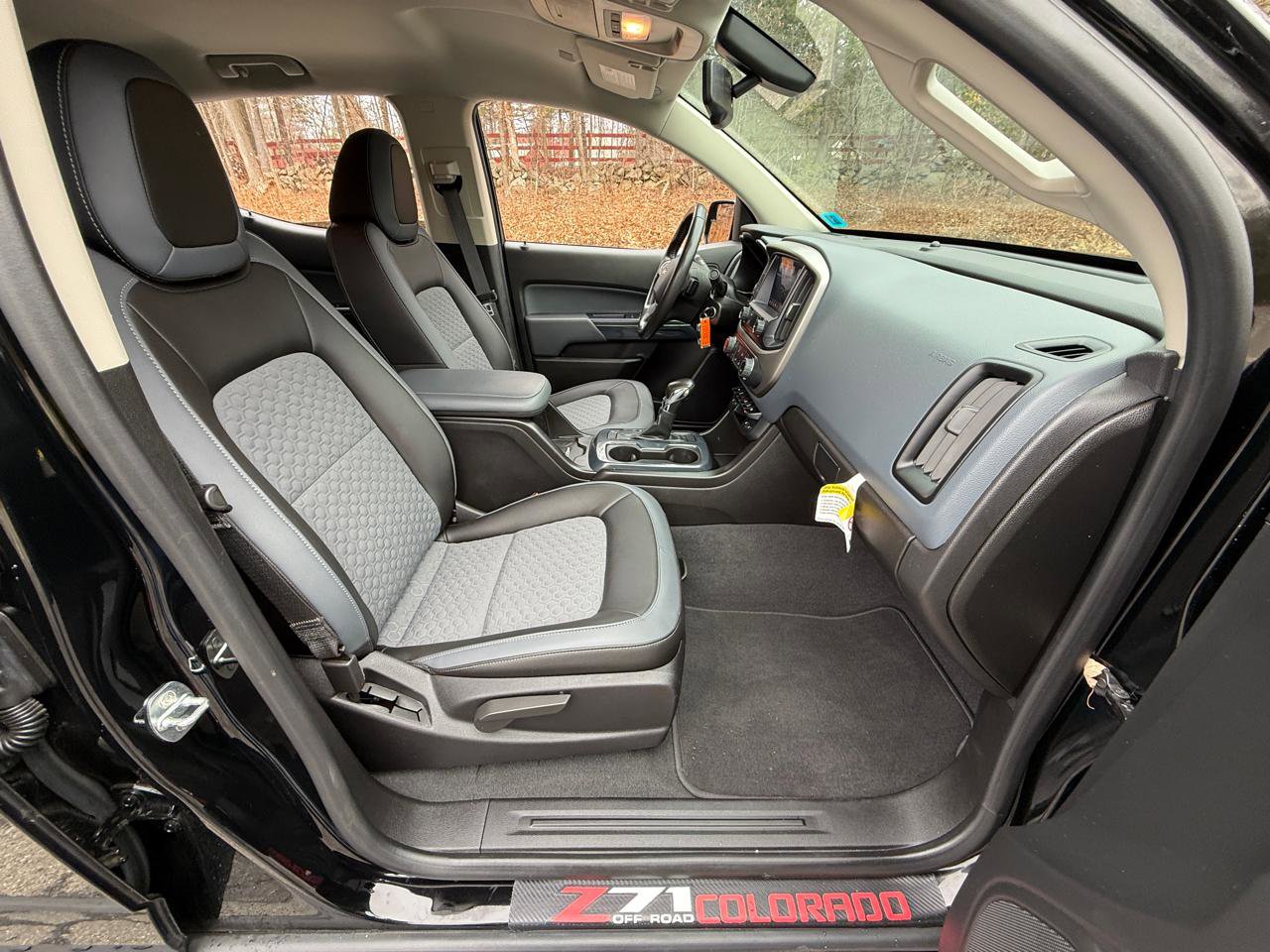 Used 2022 Chevrolet Colorado Z71 w/ Safety Package image 28