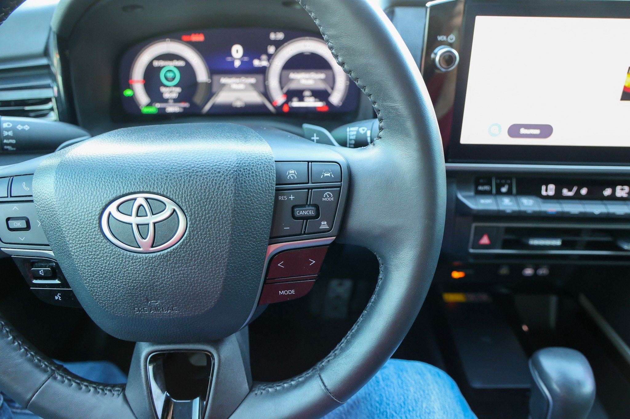 Used 2025 Toyota Camry XSE FWD image 19