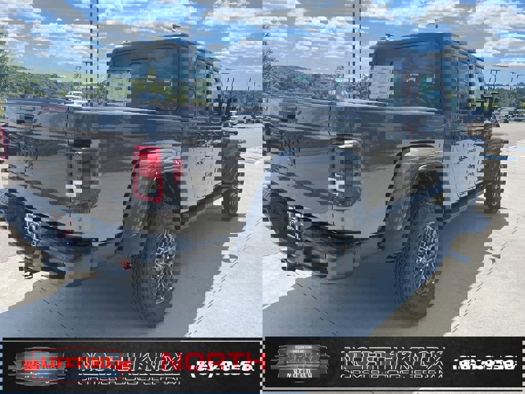 New 2025 Jeep Gladiator Sport image 17