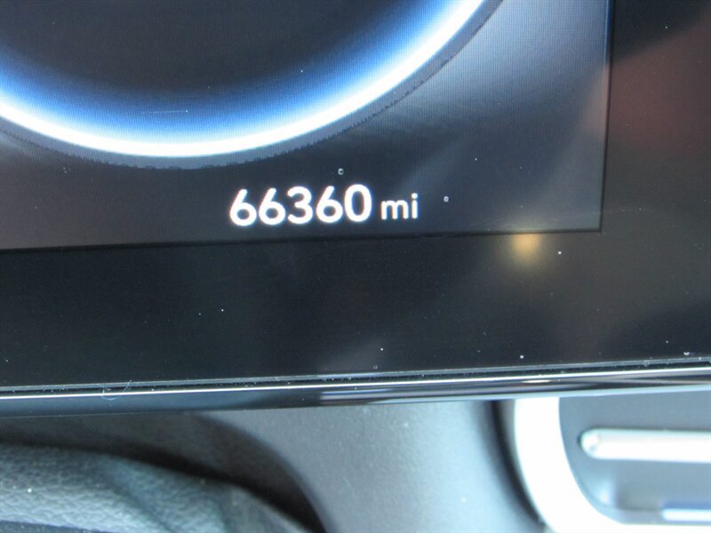 Used 2023 Hyundai Elantra Limited FWD image 16