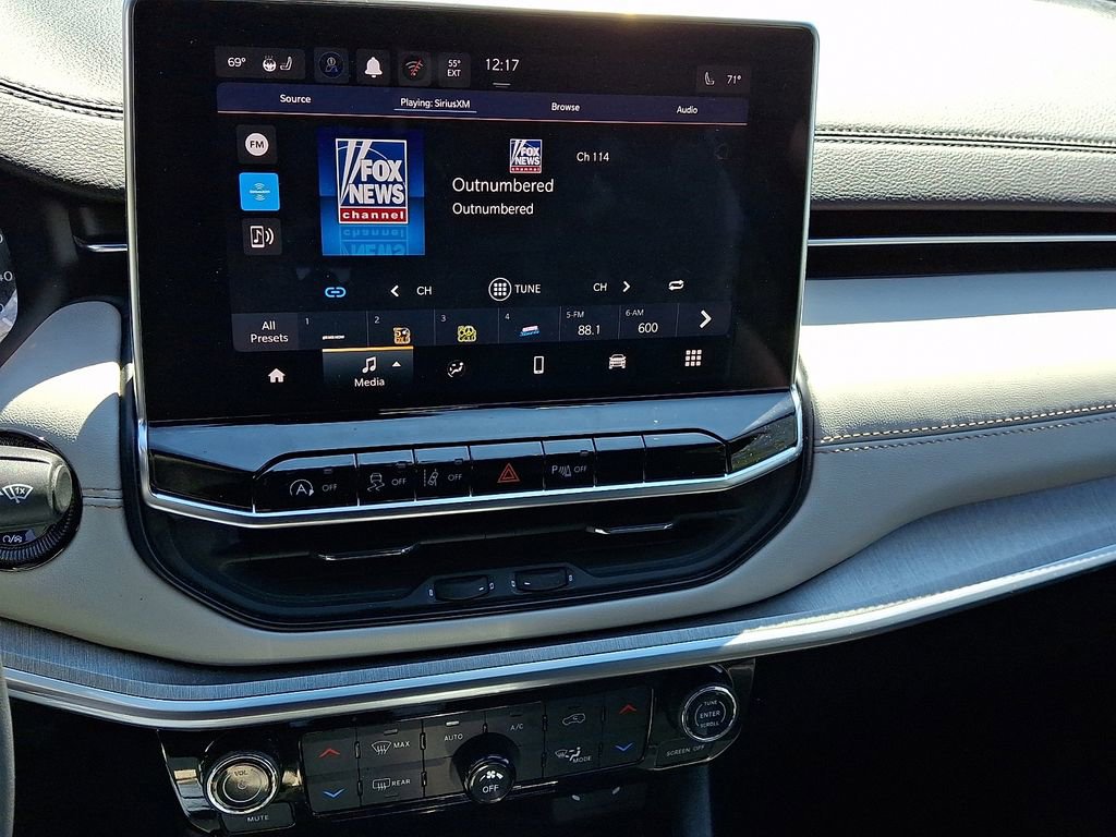 Used 2025 Jeep Compass Limited image 15