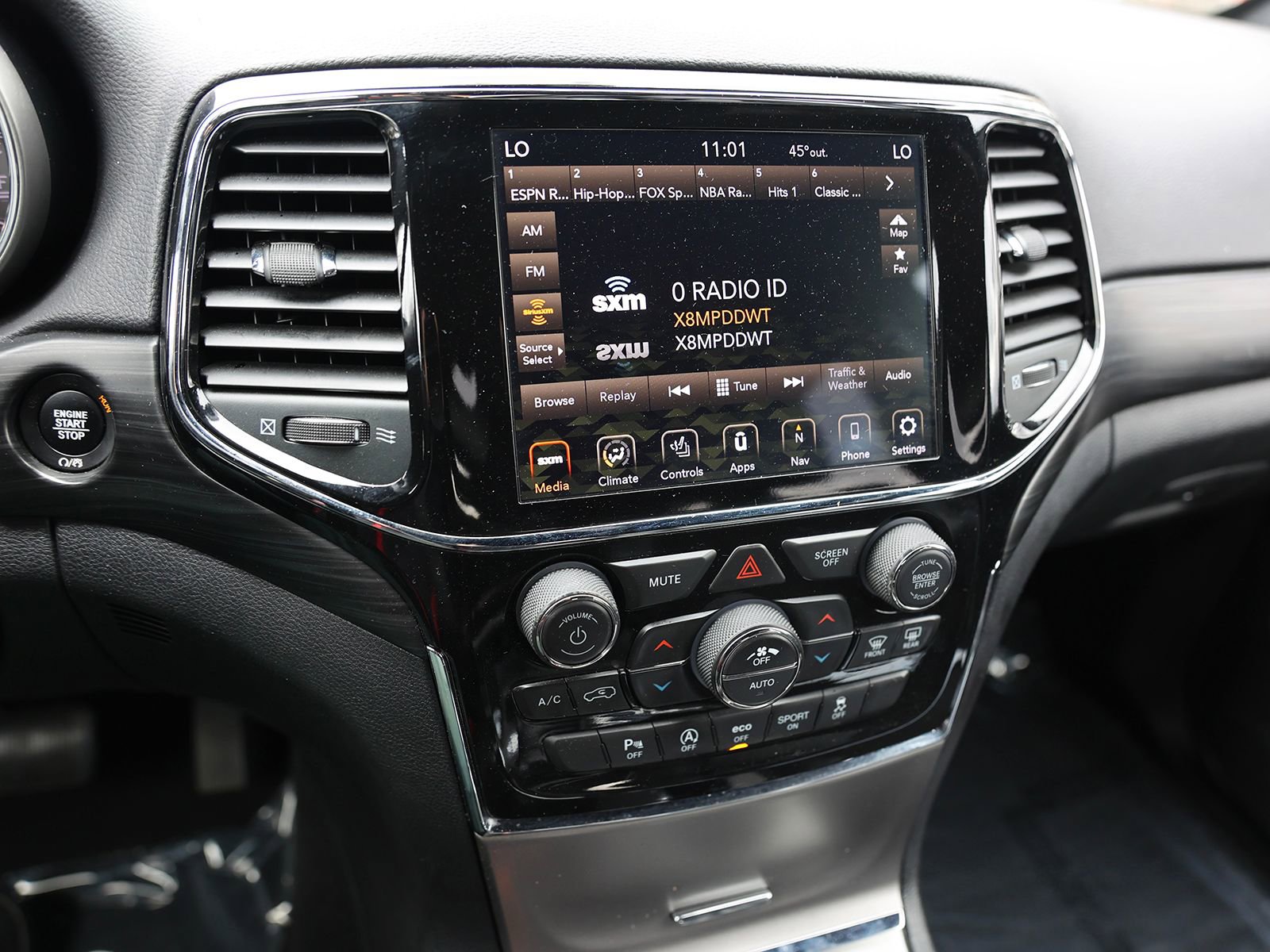 Used 2020 Jeep Grand Cherokee Altitude AWD/4WD image 23