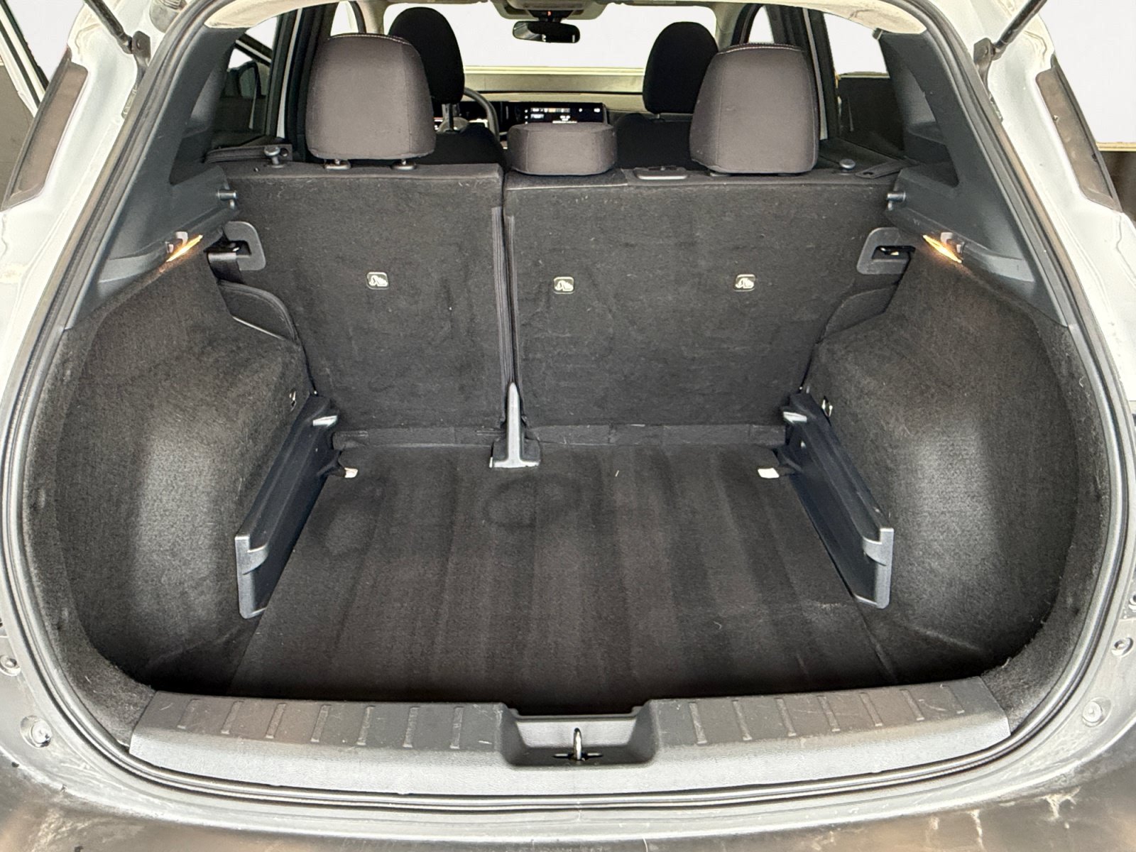 Used 2025 Nissan Kicks SV FWD image 13