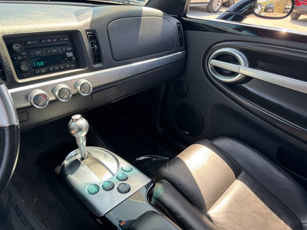 Used 2003 Chevrolet SSR w/ Preferred Equipment Group RWD image 21