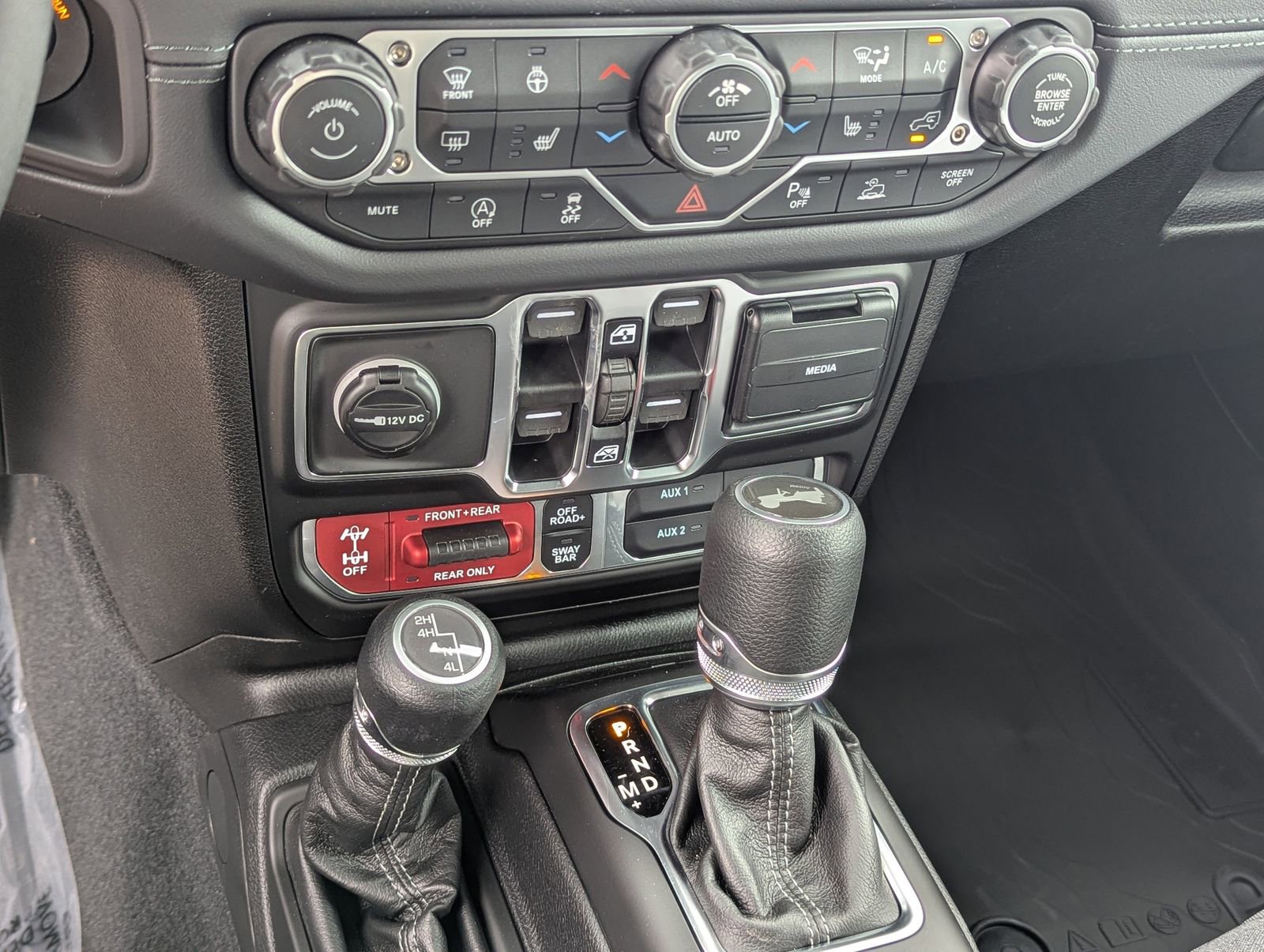 New 2026 Jeep Wrangler Unlimited Rubicon w/ Safety Group AWD/4WD image 19