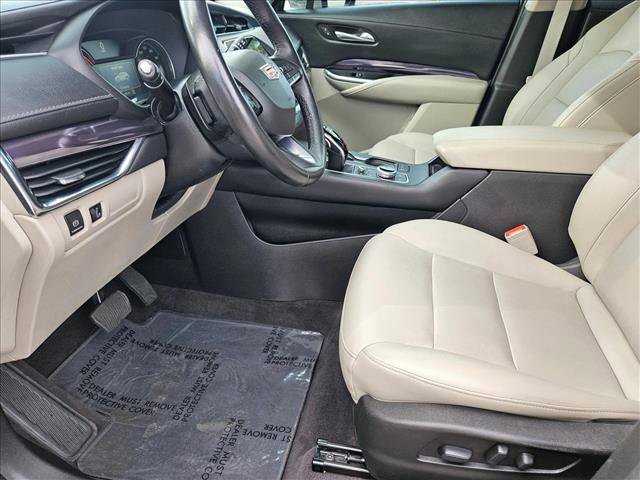 Used 2023 Cadillac XT4 Luxury w/ LPO, Onyx Lite Package image 16