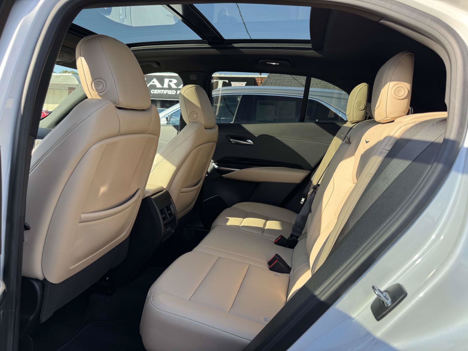 Certified 2024 Cadillac XT4 Luxury w/ Cold Weather Package AWD/4WD image 11