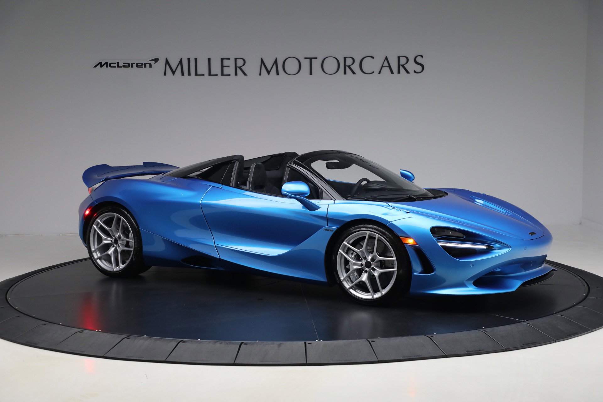 Used 2025 McLaren 750S Spider RWD image 11