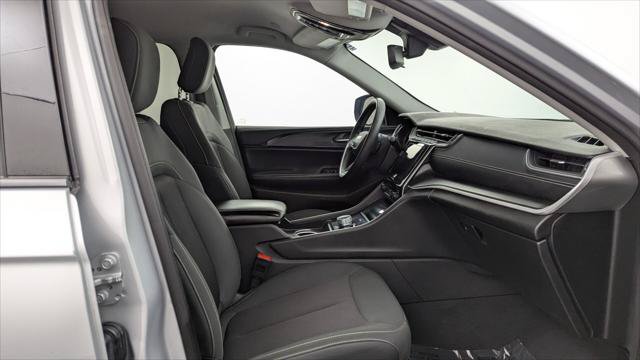 Used 2024 Jeep Grand Cherokee Laredo RWD image 21