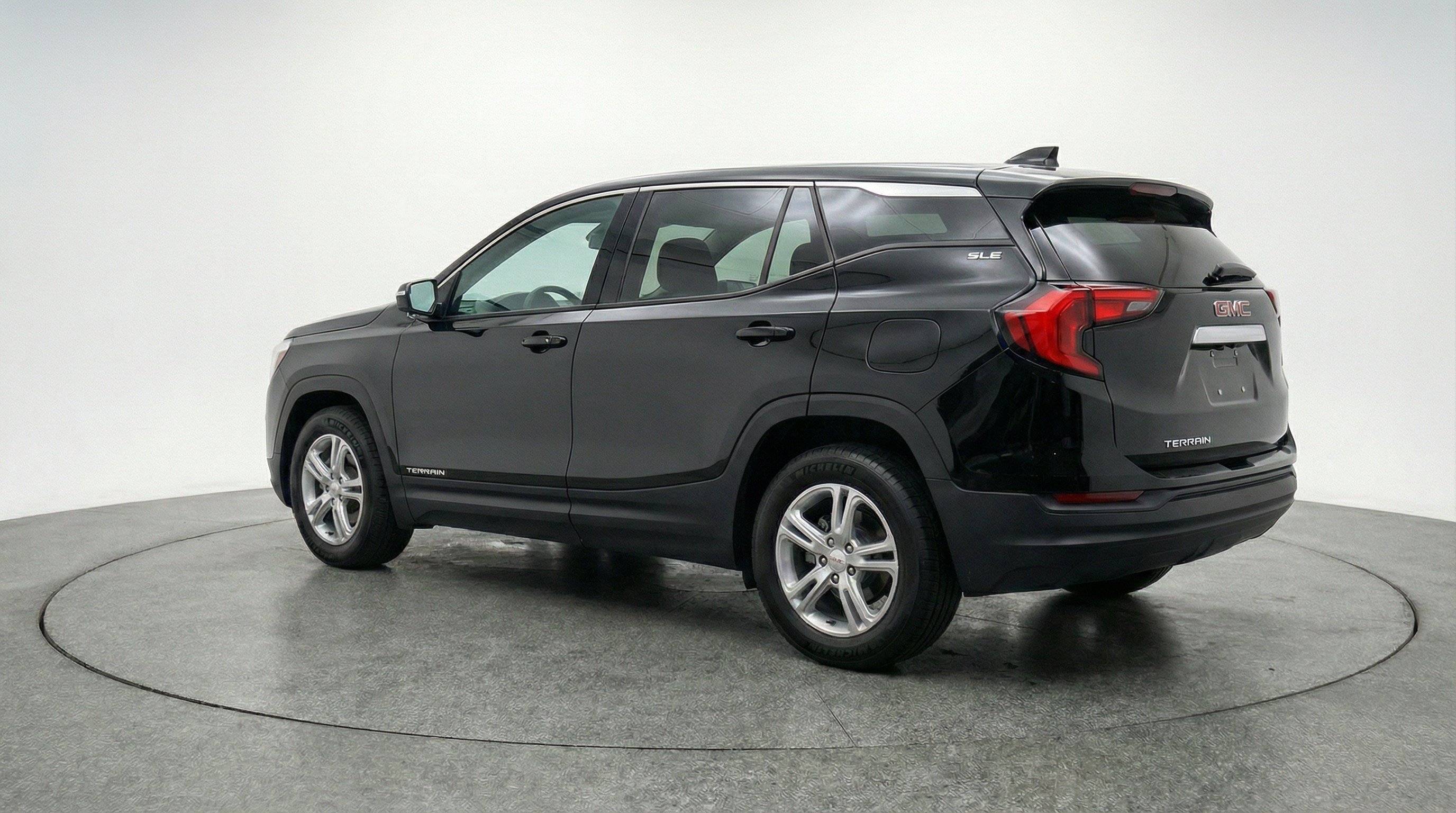 Used 2024 GMC Terrain SLE FWD image 6