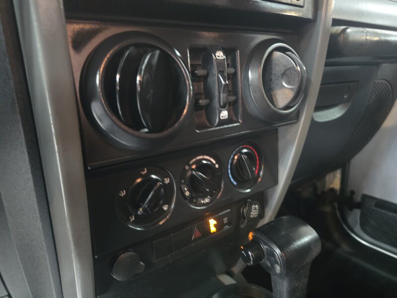 Used 2007 Jeep Wrangler Unlimited Sahara AWD/4WD image 21