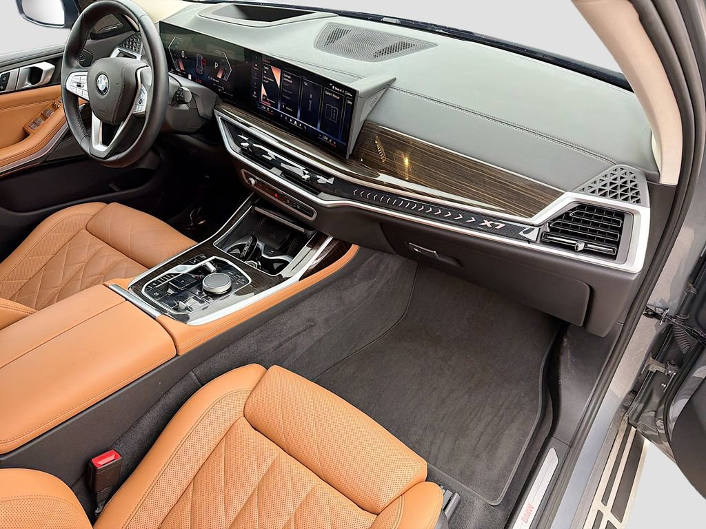 Used 2024 BMW X7 xDrive40i image 15