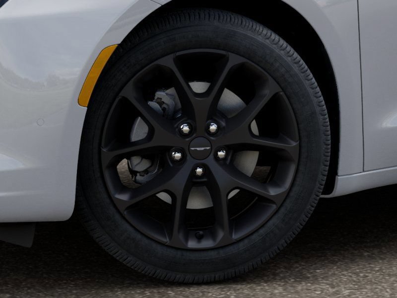 New 2027 Chrysler Pacifica Limited AWD/4WD image 8