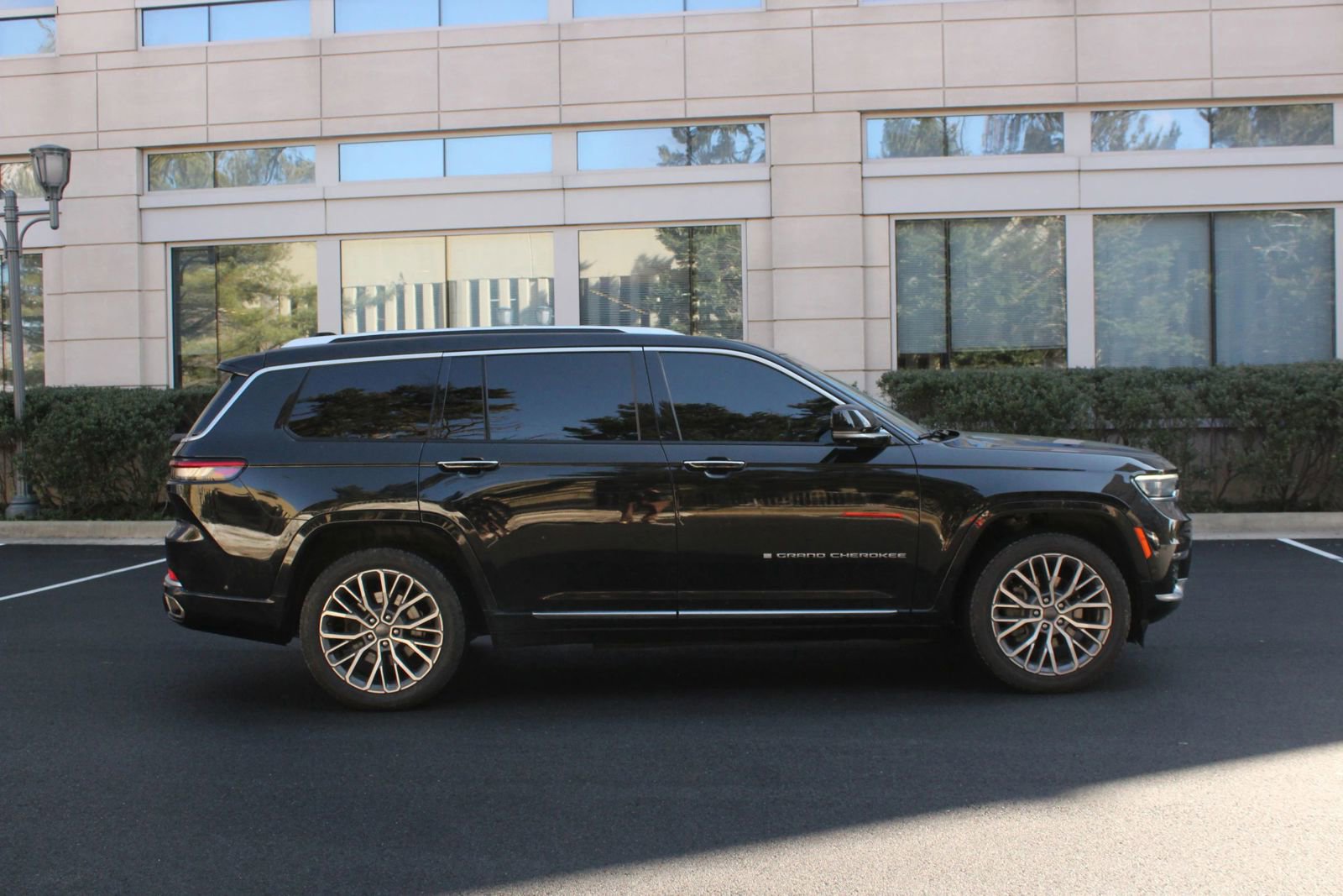 Used 2021 Jeep Grand Cherokee L Summit image 6