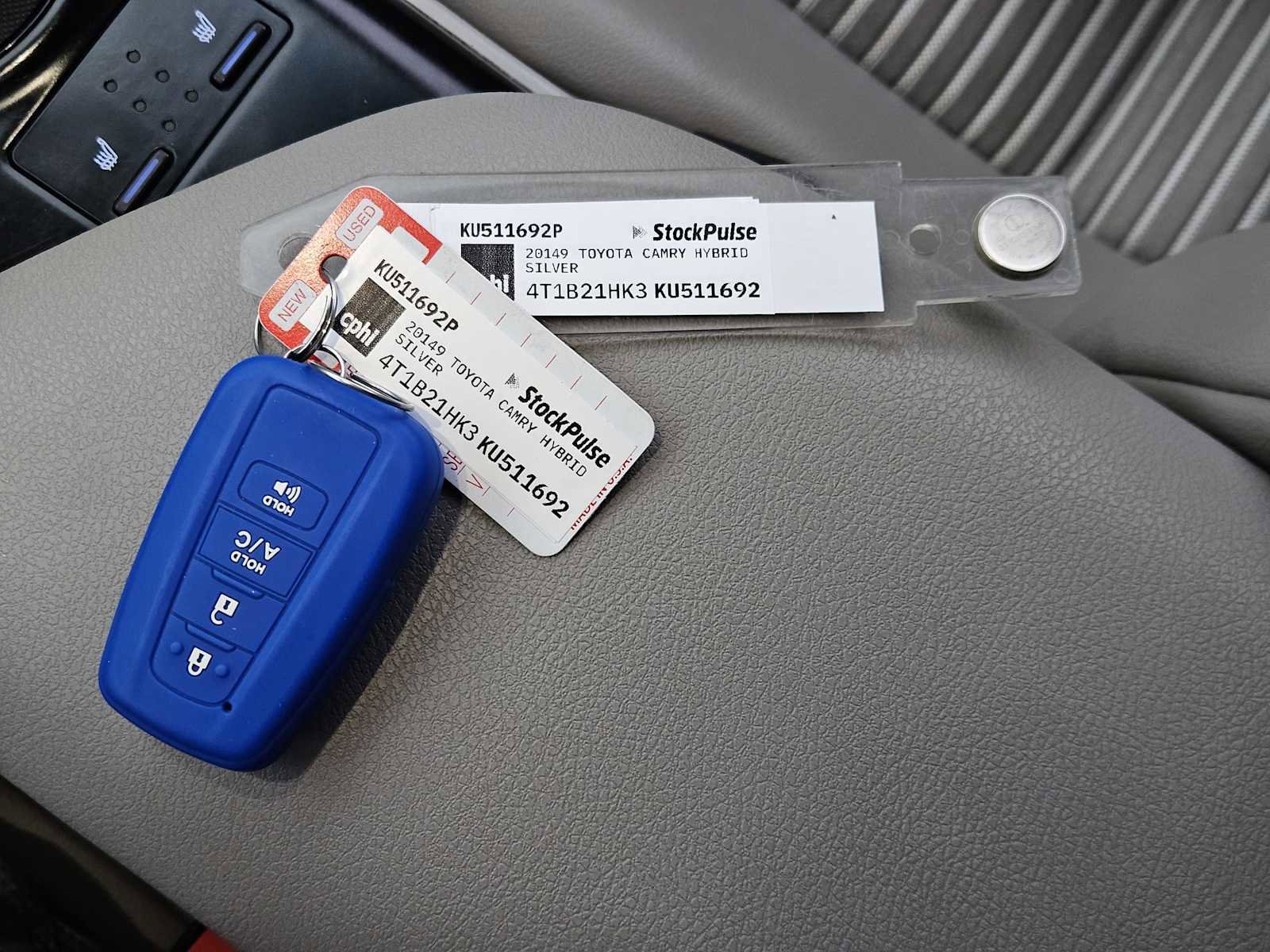 Used 2019 Toyota Camry SE w/ Sunroof Package image 33