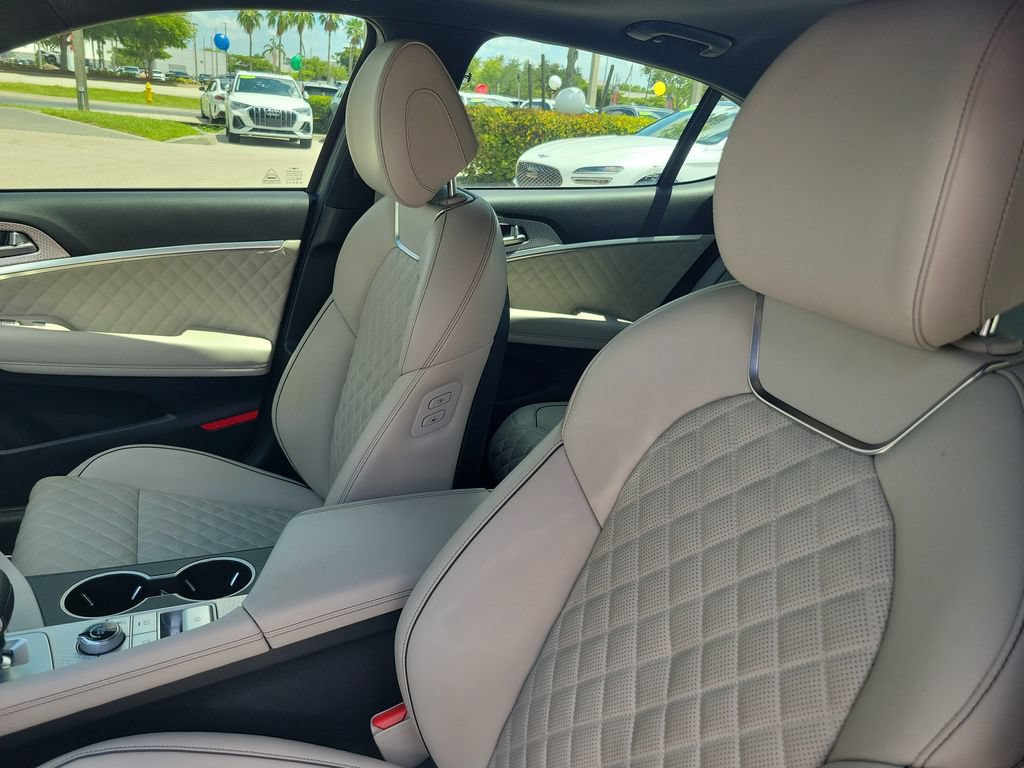 Used 2023 Genesis G70 3.3T w/ Sport Prestige Package RWD image 18