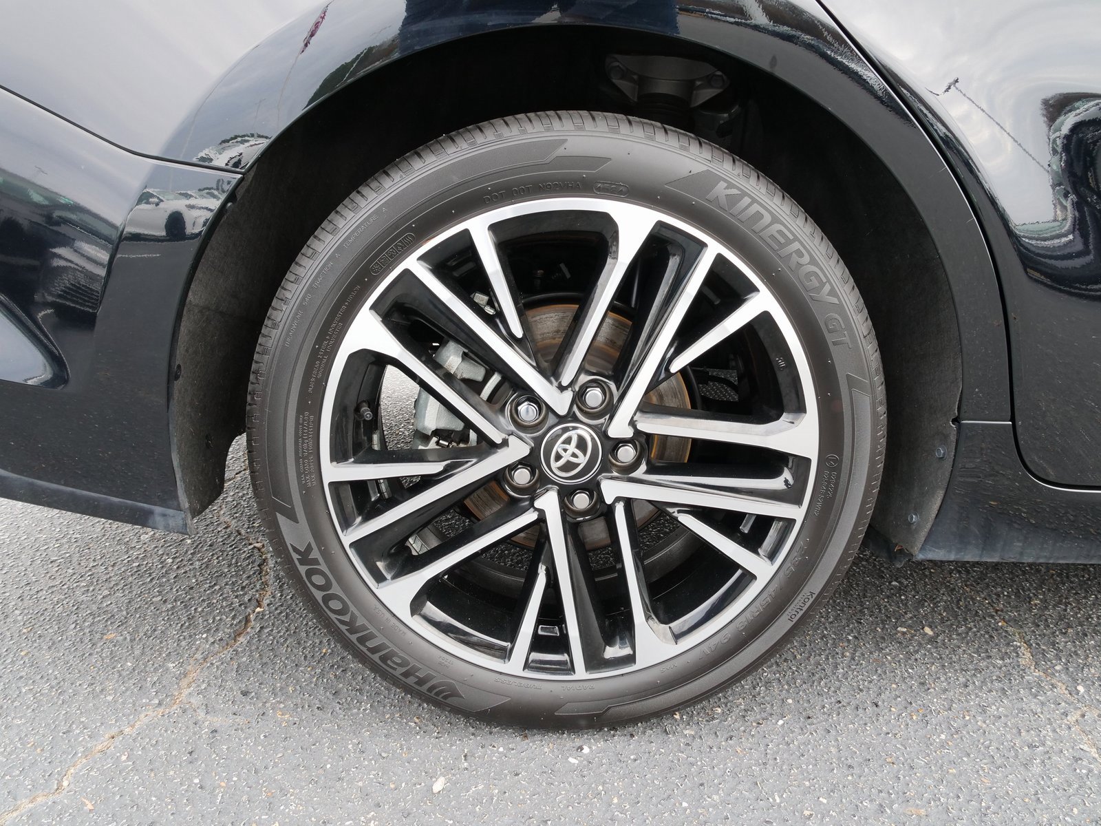 Used 2025 Toyota Camry XLE image 12