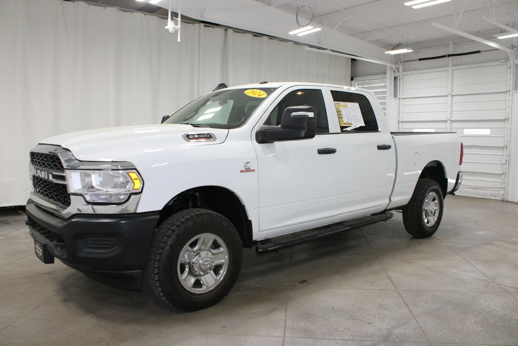 Used 2024 RAM 2500 Tradesman w/ Chrome Appearance Group AWD/4WD image 4
