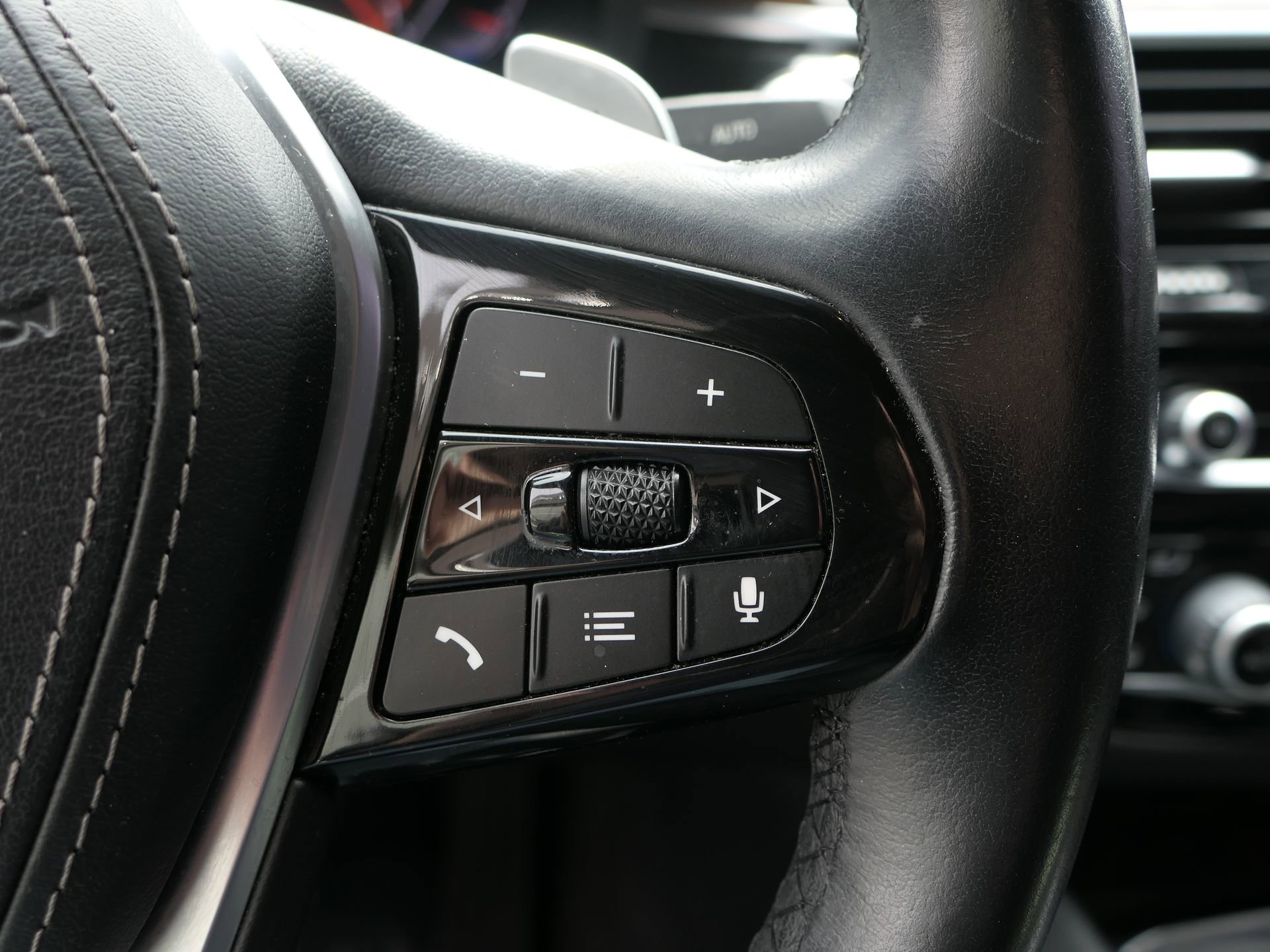 Used 2020 BMW 530i w/ Premium Package image 16