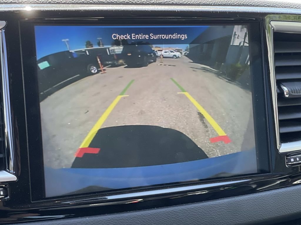Used 2024 Chrysler Pacifica Touring-L FWD image 18
